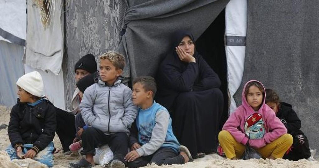 الإغاثة الطبية: الجوع والبرد آفتان تقتلان المواطنين في قطاع غزة