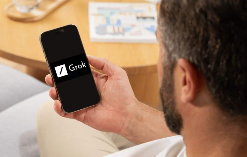 xAI تطلق تطبيق الذكاء الاصطناعي Grok لهواتف آيفون