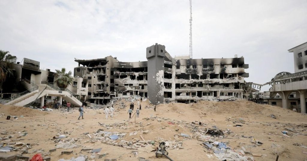 استشهاد طفلتين وإصابة ثالث في انهيار منزل تعرض للقصف في غزة