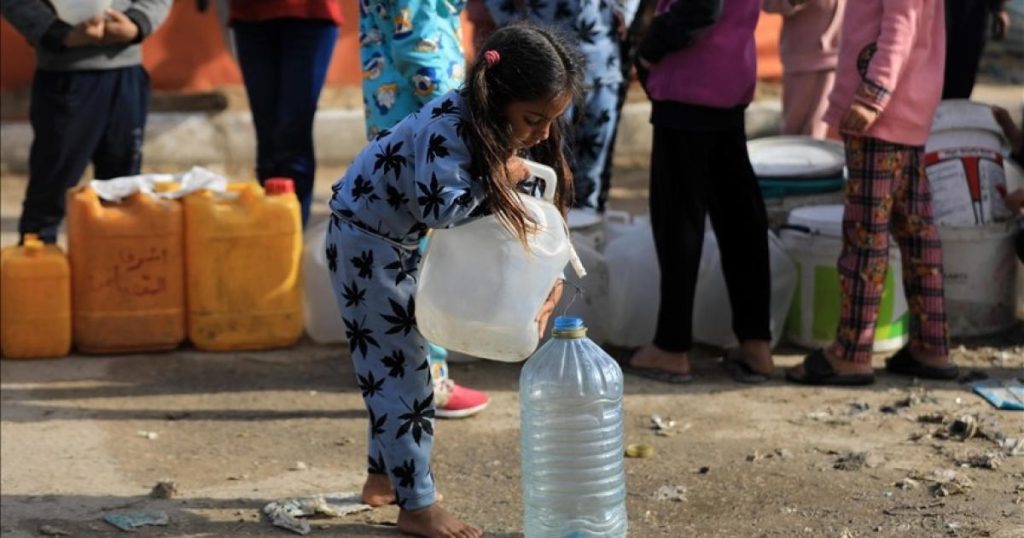 الأونروا تحذّر من عواقب صحية وخيمة بغزة إثر انعدام المياه النظيفة والحر