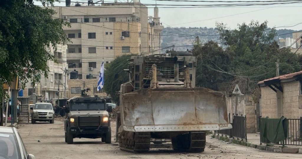 الاحتلال يحاصر منزلا في بلدة قباطية جنوب جنين