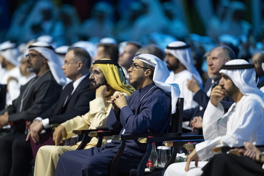 بحضور محمد بن راشد .. منصور بن زايد يكرّم الفائزين بجائزتيّ تكنولوجيا الحكومات وأفضل التطبيقات الحكومية