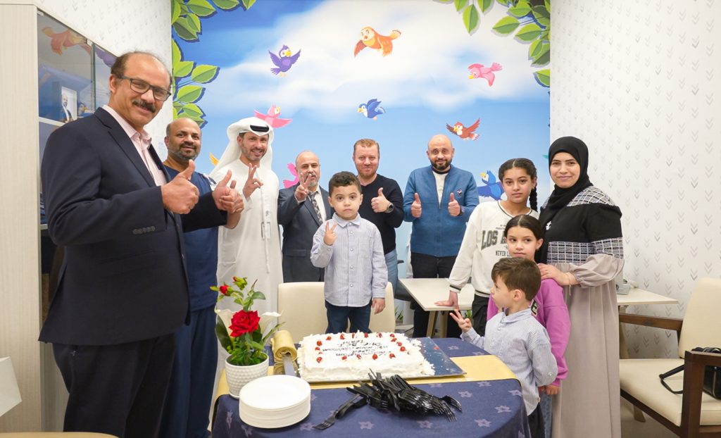 بعد علاج 18 شهراً.. شفاء طفل من ورم سرطاني نادر في أبوظبي