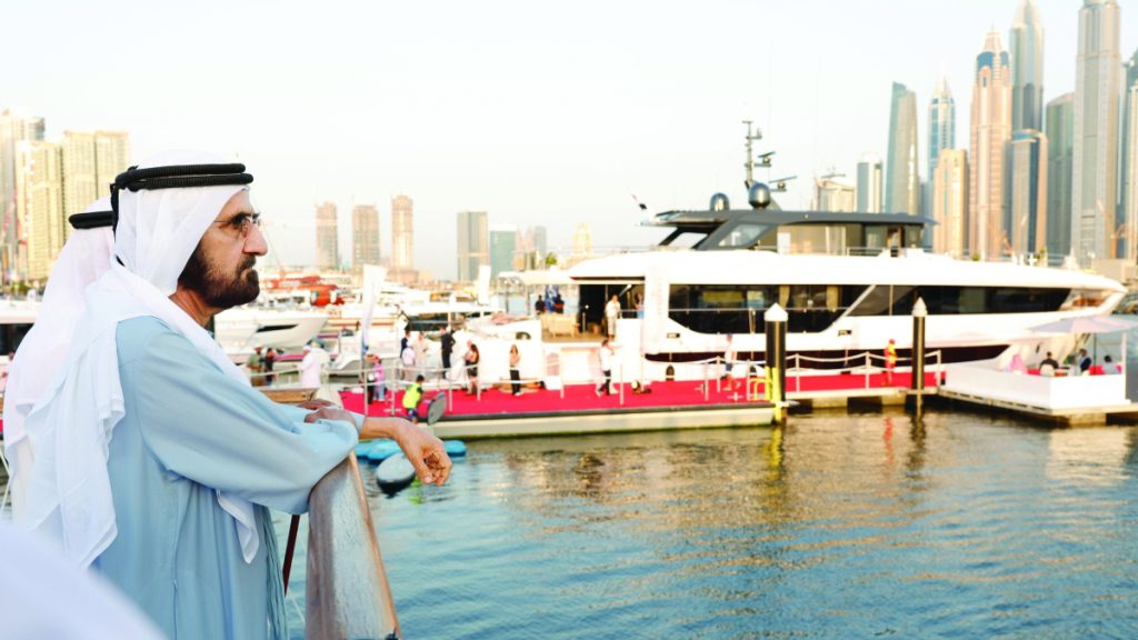 محمد بن راشد يزور معرض دبي العالمي للقوارب 2025