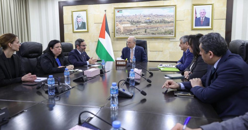 مباحثات فلسطينية أممية لتوفير الإيواء المؤقت واستعادة الخدمات في غزة