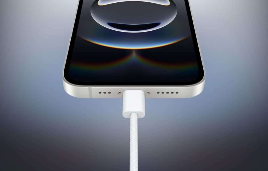 آبل توضح سبب غياب تقنية MagSafe عن هاتف iPhone 16e