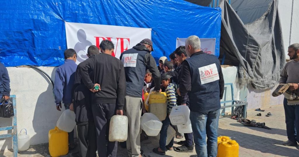 مؤسسة RVF تطلق وحدة تحلية شمال غزة لتوفير مياه آمنة لآلاف الأطفال العائدين وعائلاتهم