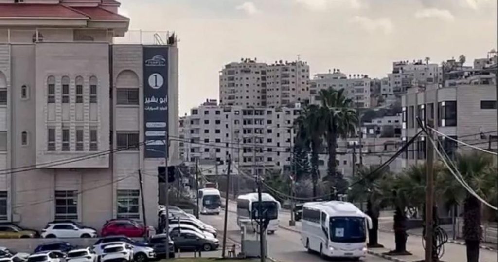 شاهد: إسرائيل تفرج عن الأسرى الفلسطينيين ضمن اتفاق وقف إطلاق النار