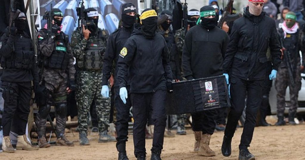بث مباشر: تبادل جثامين 4 أسرى إسرائيليين بالأسرى الفلسطينيين تبدأ بعد قليل