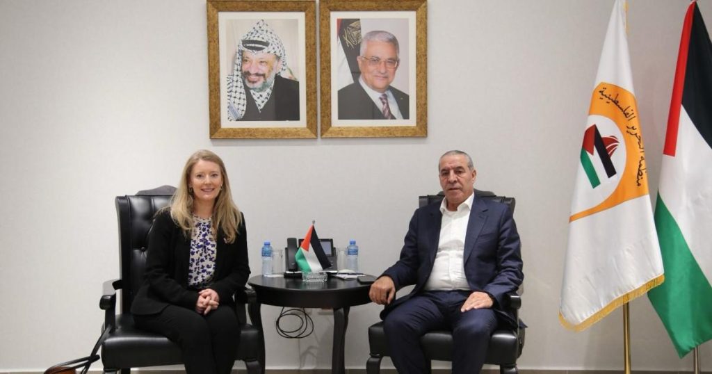 تفاصيل لقاء حسين الشيخ مع القنصل البريطاني العام في رام الله
