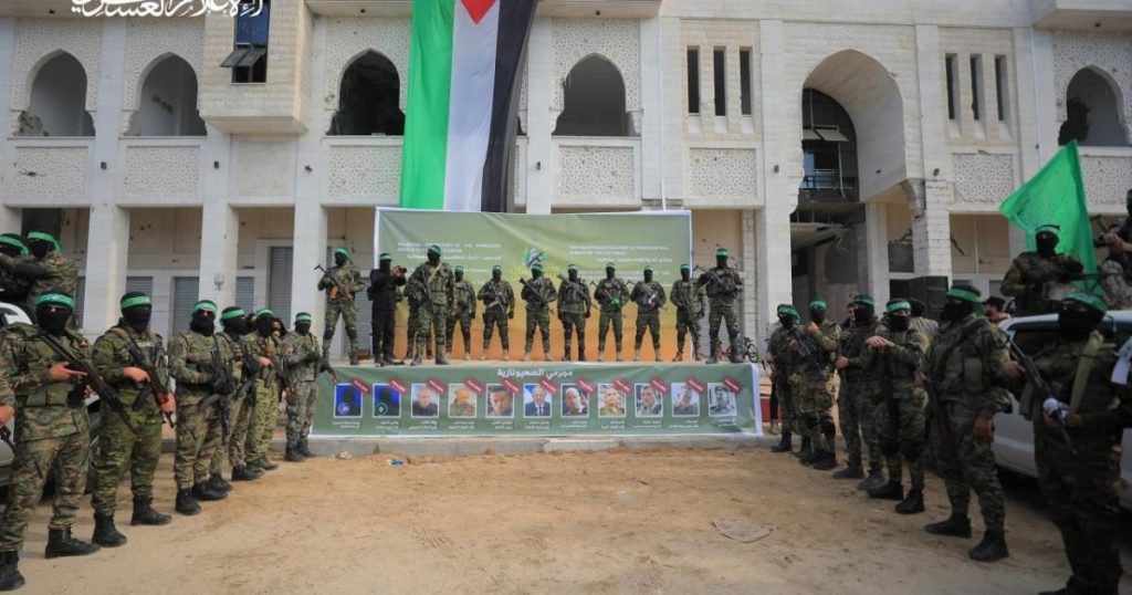 قناة عبرية تتحدث عن أماكن تسليم الأسرى الإسرائيليين في غزة