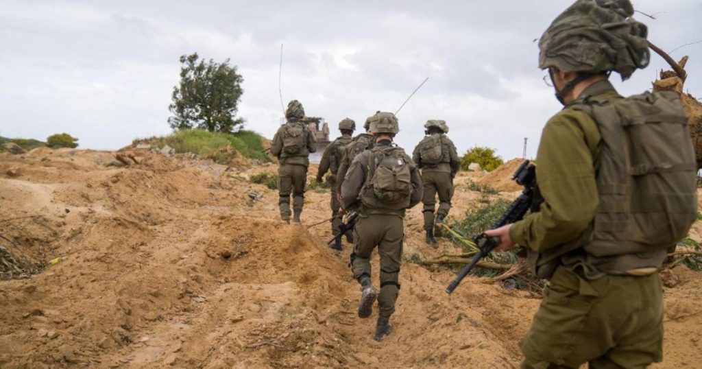 يديعوت تكشف تفاصيل مقتل جندي وإصابة 3 مجندات شمال غزة