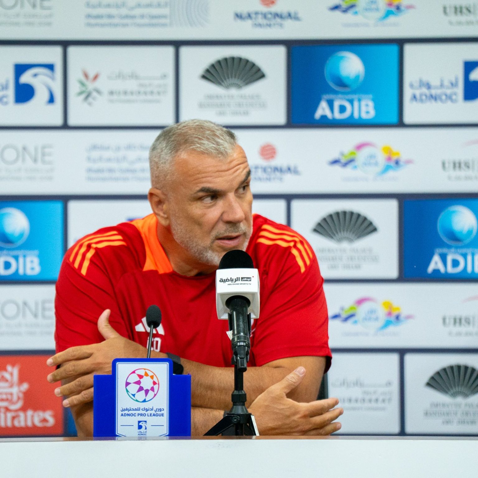 نادي الشارقة يمنح كوزمين الضوء الأخضر لتدريب المنتخب