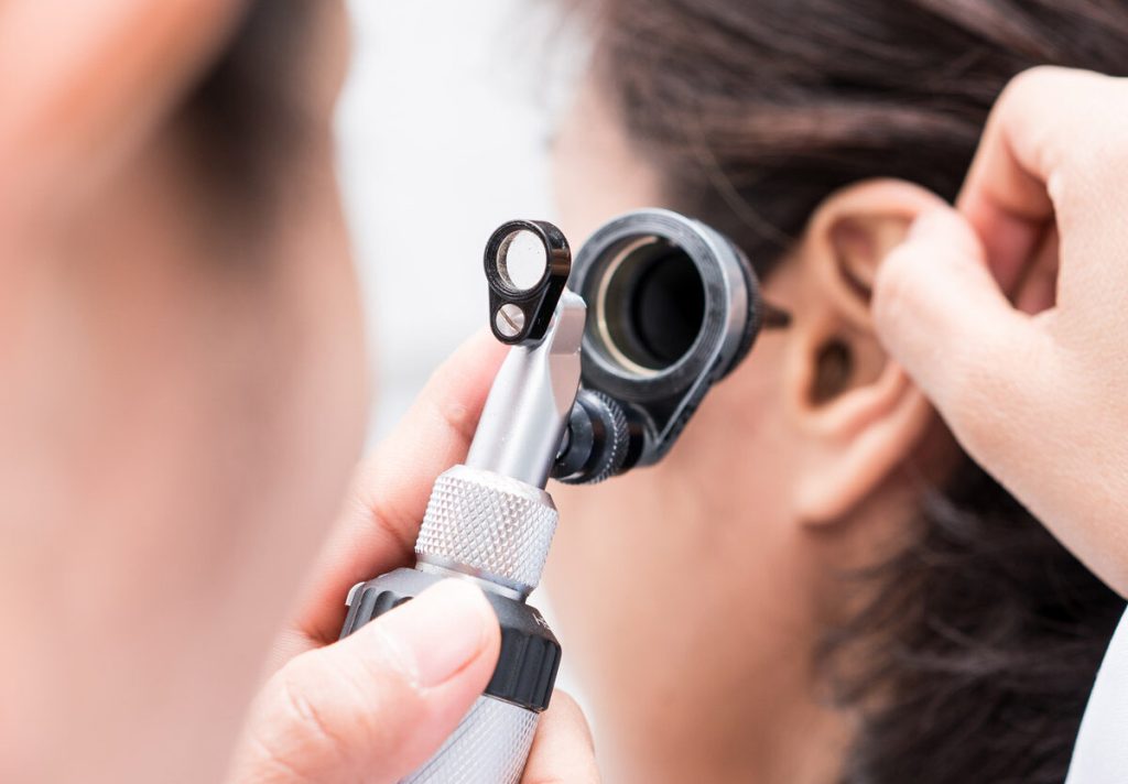 ضعف السمع وأمراض القلب… ما العلاقة بينهما؟