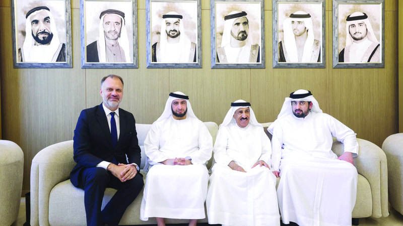 أحمد بن محمد يقدم واجب العزاء في وفاة راشد بن علي الشعفار