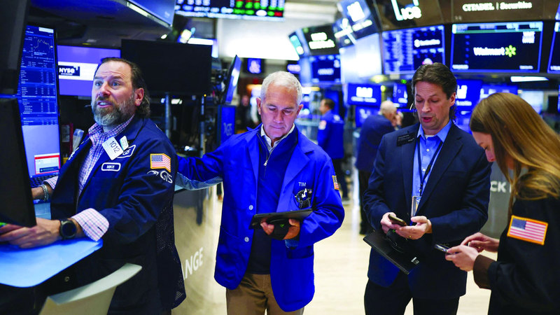 ضغوط الأسواق تجبر ترامب على تعليق الرسوم الجمركية