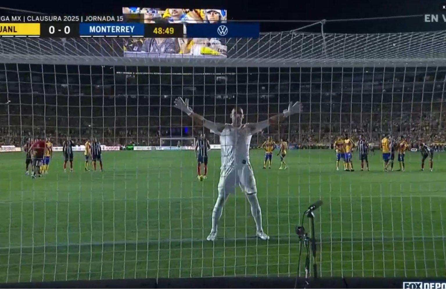 حيلة ذكية من حارس مكسيكي أثناء تنفيذ راموس ضربة الجزاء.. هذه نتيجتها! (فيديو)