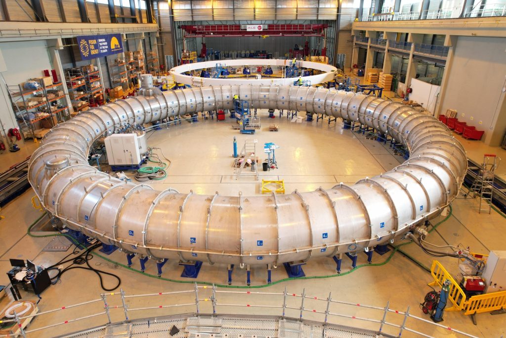 الصين تسلم المكونات الرئيسة لأكبر “شمس اصطناعية” في العالم