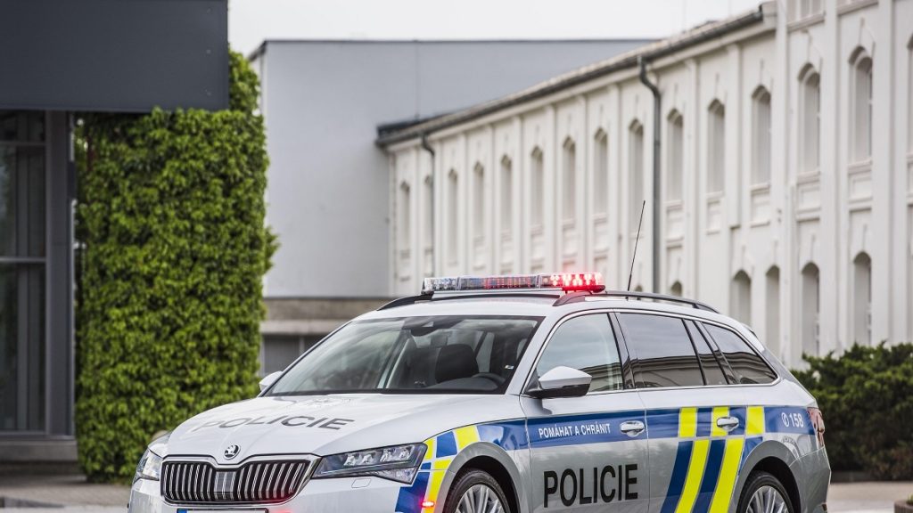 بعد أيام قليلة من زفافهما.. اتهام رجل بقتل زوجته