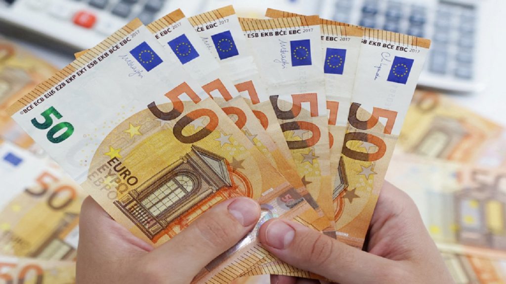 امرأة تدعي الخرس 16 عاماً لتحصل على معاش.. كيف كشفتها شركة التأمين؟