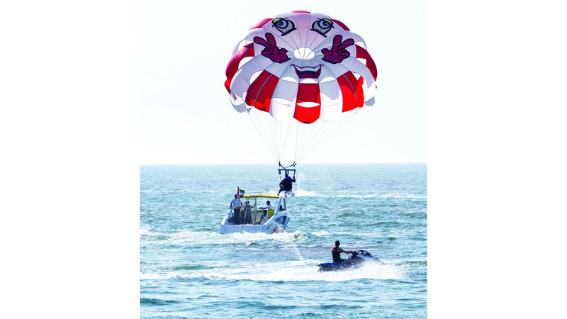 أمواج السعادة على شاطئ جميرا