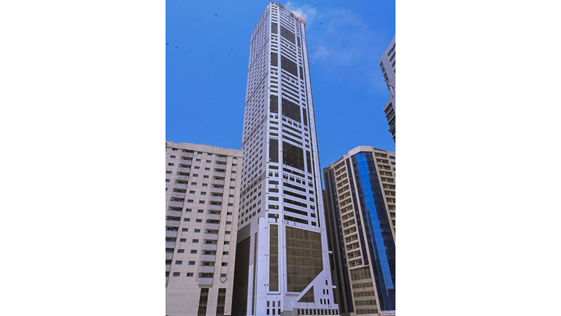 5 وفيات و19 إصابة بحريق برج سكني في الشارقة