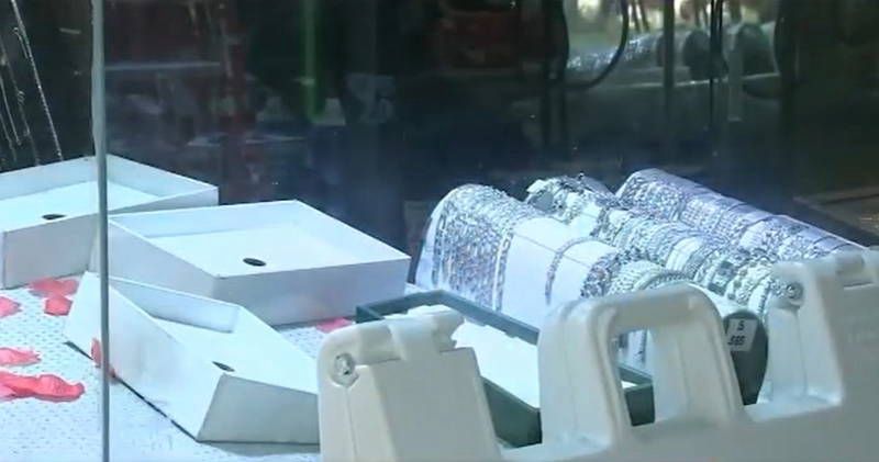 لصوص يسرقون مجوهرات بقيمة 10 ملايين دولار في لوس أنجلوس