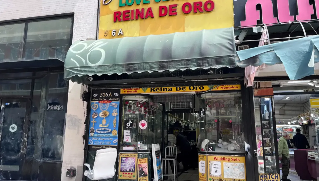 سرقة هوليودية لـ«لاف جويلز».. لصوص يحفرون نفقاً لنهب مجوهرات بـ10 ملايين دولار