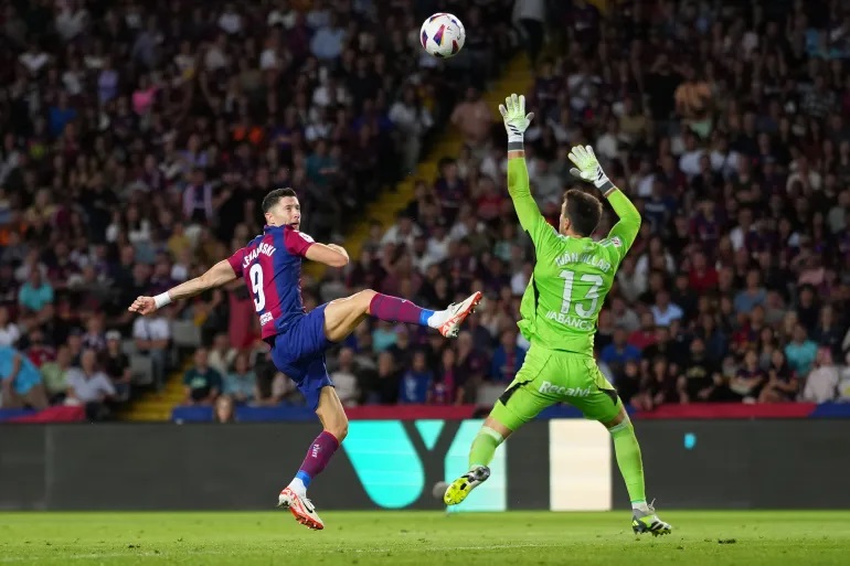 «ريمونتادا» خيالية لبرشلونة تزلزل الدوري الإسباني