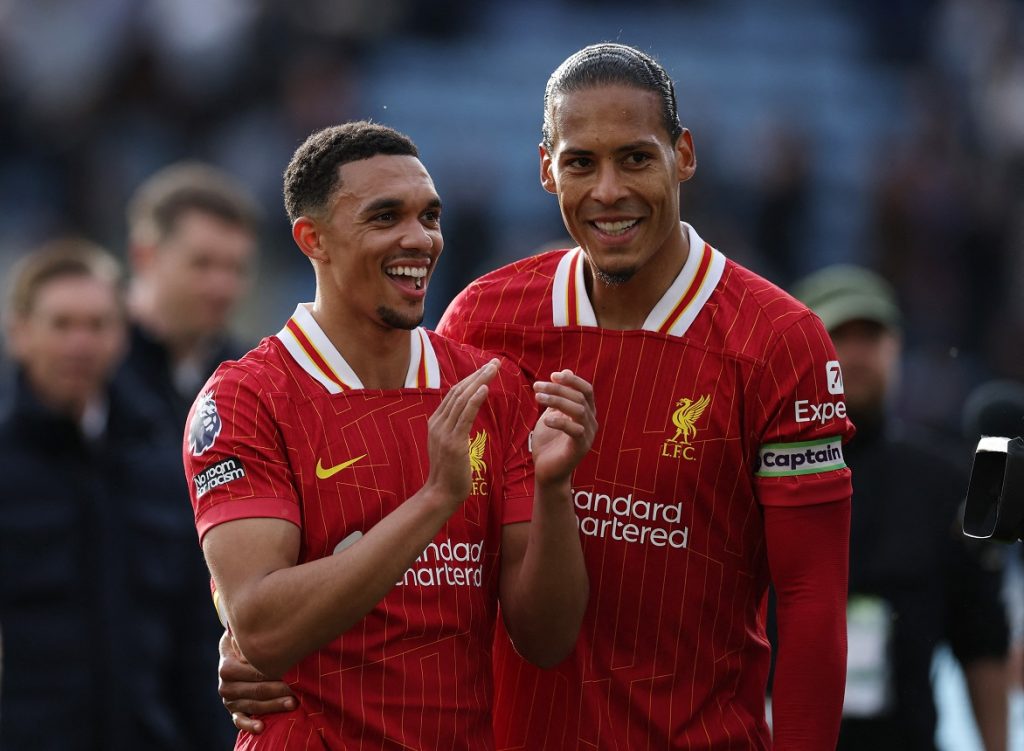 ليفربول يقترب من اللقب.. ويحسم هبوط ليستر من الدوري الإنجليزي