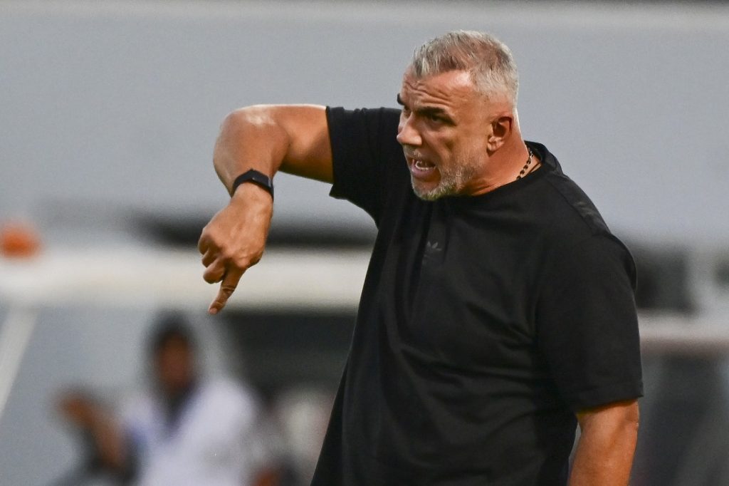 كوزمين يعلق على توليه تدريب منتخب الإمارات.. وينتقد ملعب النهائي الآسيوي