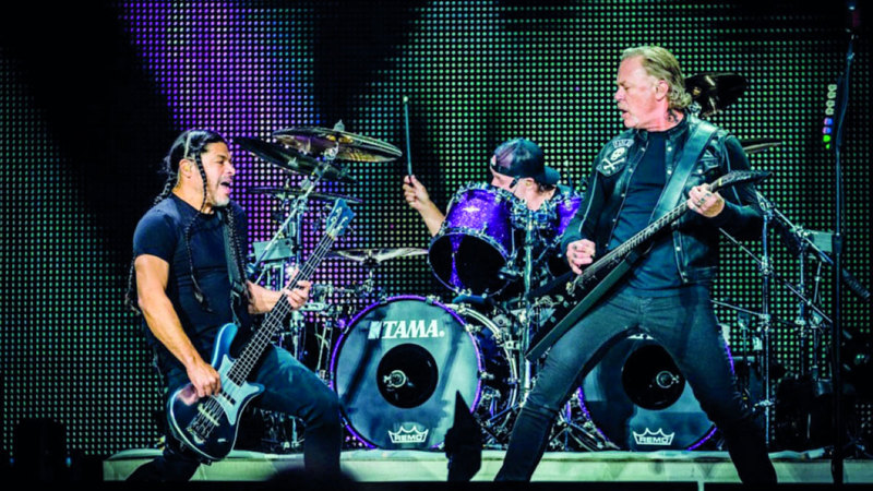 فرقة ميتاليكا تغني في أبوظبي