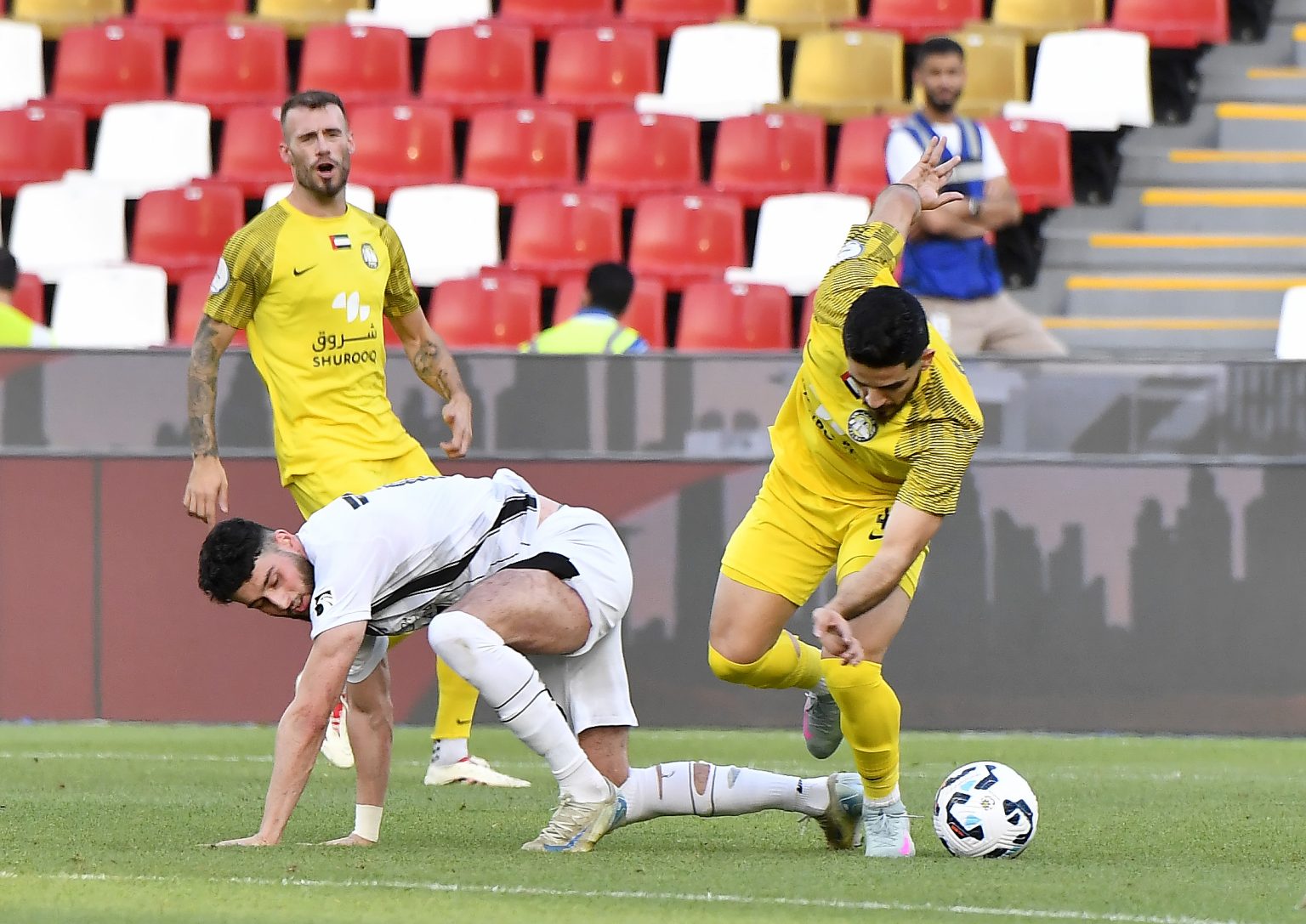 كلباء يُفسد على الجزيرة فرحة التتويج بكأس المحترفين