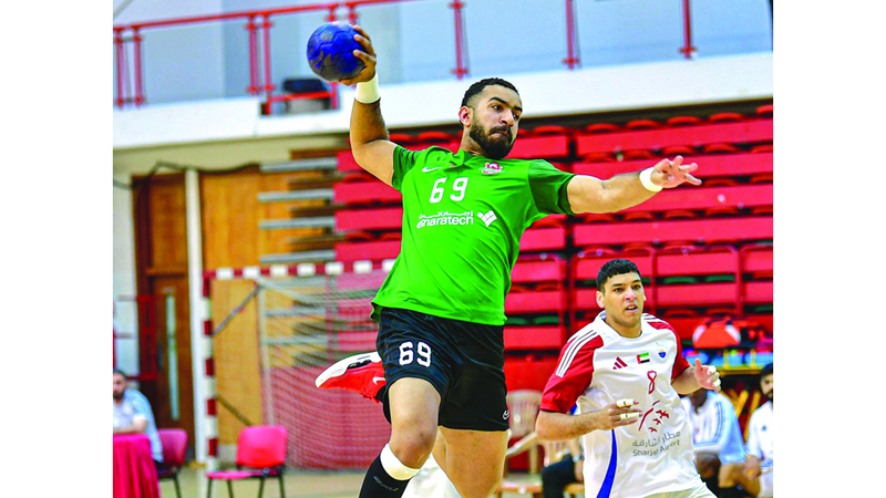 «يد شباب الأهلي» يهزم الشارقة في الدوري