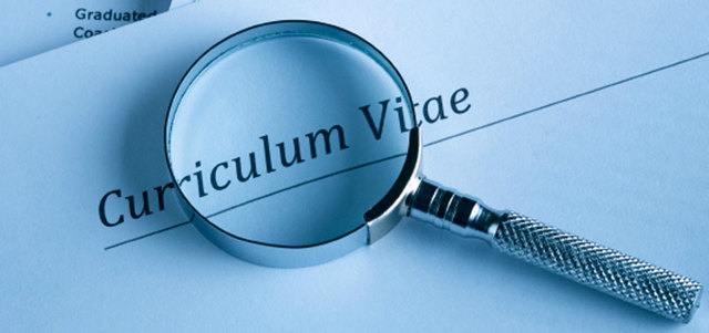 خبيرة تكشف عن خطأ أساسي عليك تجنبه في سيرتك الذاتية