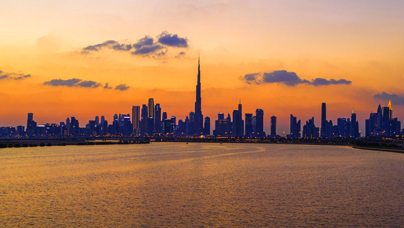 طقس صحو وغائم جزئياً