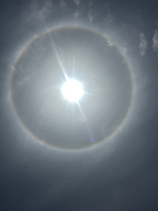 “الشمس المزروبة” تظهر في السعودية .. وخبير يوضح السبب (فيديو)