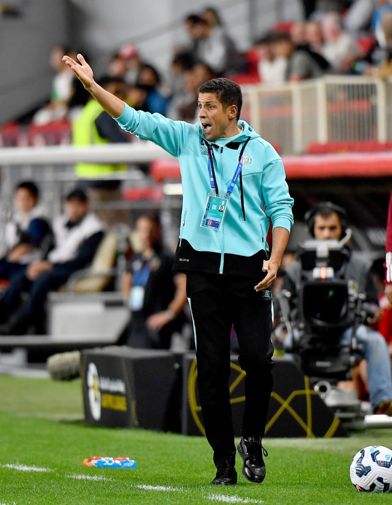 أنباء تعاقد منتخب العراق مع المدرب عموته تعود إلى الواجهة