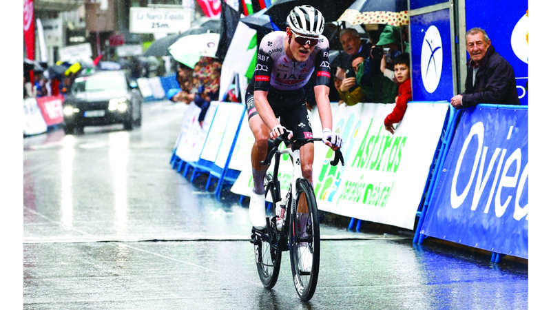 «دراجات الإمارات» تتألق في «فويلتا أستورياس»