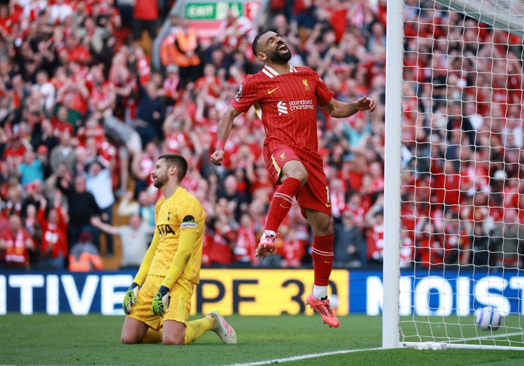 محمد صلاح يحتفل بلقب الدوري الإنجليزي عبر الهاتف (فيديو)