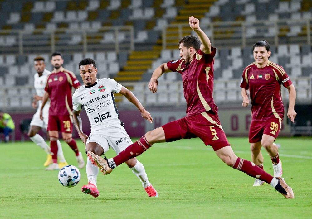 4 نقاط تفصل شباب الأهلي عن درع الدوري