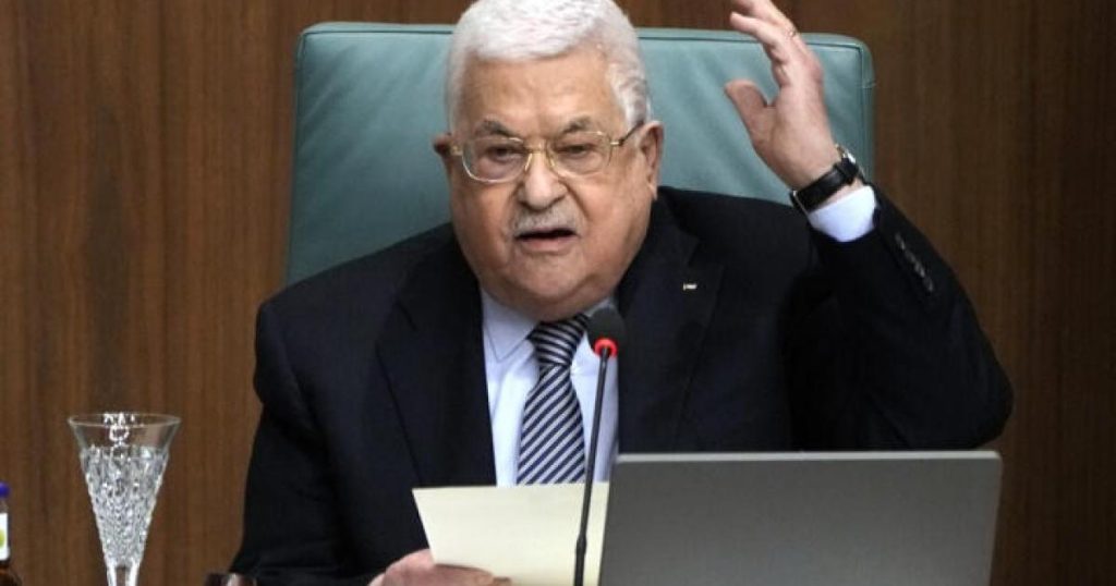 فصيل فلسطيني يُعقّب على تصريحات الرئيس عباس ويطالبه بالاعتذار