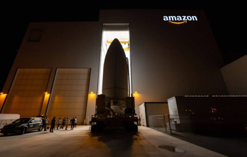 مشروع كويبر.. أمازون تتحدى ستارلينك بإطلاق أقمار الإنترنت الفضائي