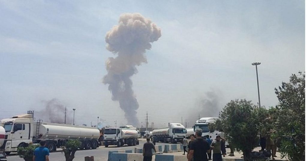 شاهد: لم يعرف عدد الإصابات – تفاصيل انفجار كبير في ميناء بجنوب إيران