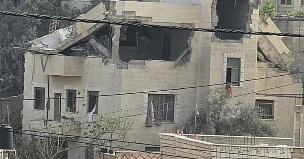 بالفيديو: قوات الاحتلال تُفجر منزل شهيد في دير ابزيع غرب رام الله