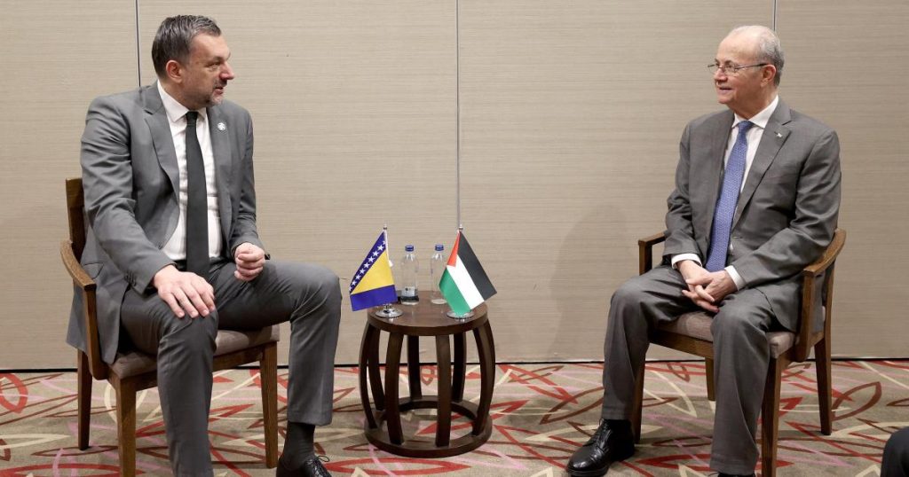 مصطفى يبحث مع وزير خارجية البوسنة سبل الاستفادة من الخبرات في إعمار غزة