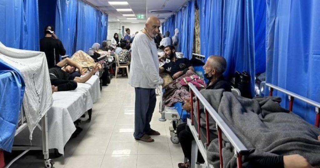 “الهلال الأحمر” ينفي إغلاق أقسام الطوارئ في مستشفى الأمل بخانيونس