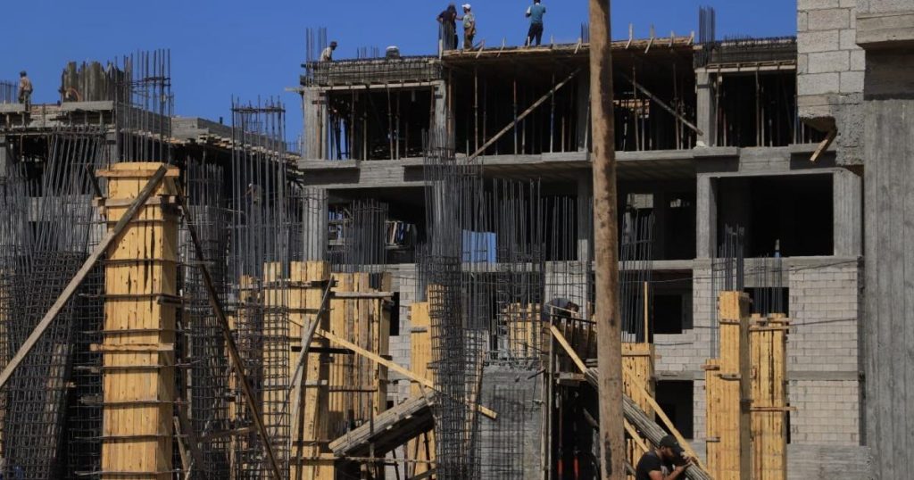 العمل: عمال فلسطين هم طليعة الصمود ورمز الكرامة