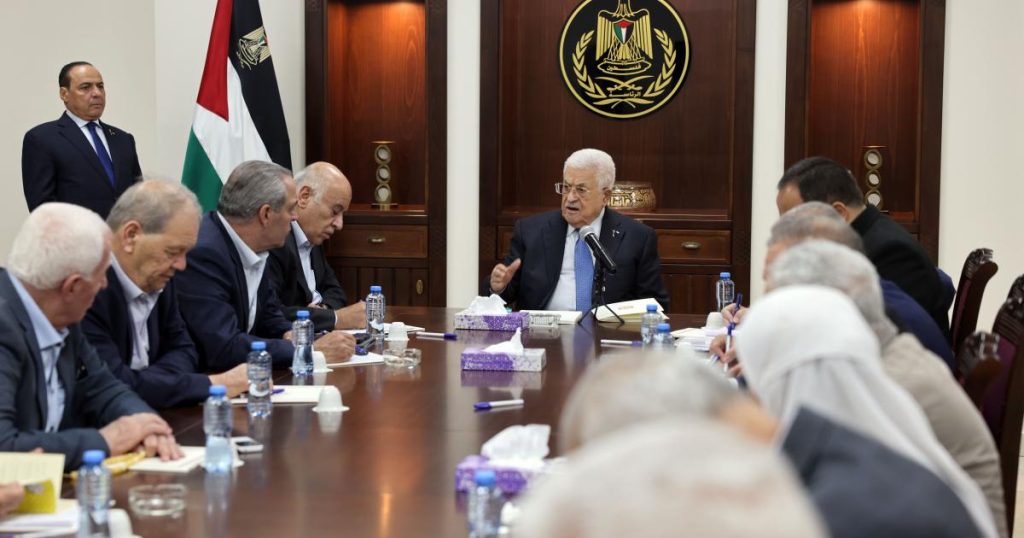 مركزية فتح تدعو حماس للتوقف عن اللعب بمصير الشعب وفقا لأجنداتها الخارجية