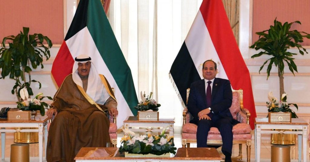 السيسي وولي عهد الكويت يؤكدان ضرورة الوقف الفوري لإطلاق النار بغزة